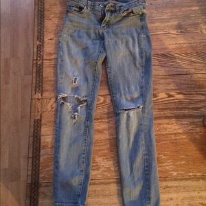 🌺Lucky Brand Distressed skinny jeans